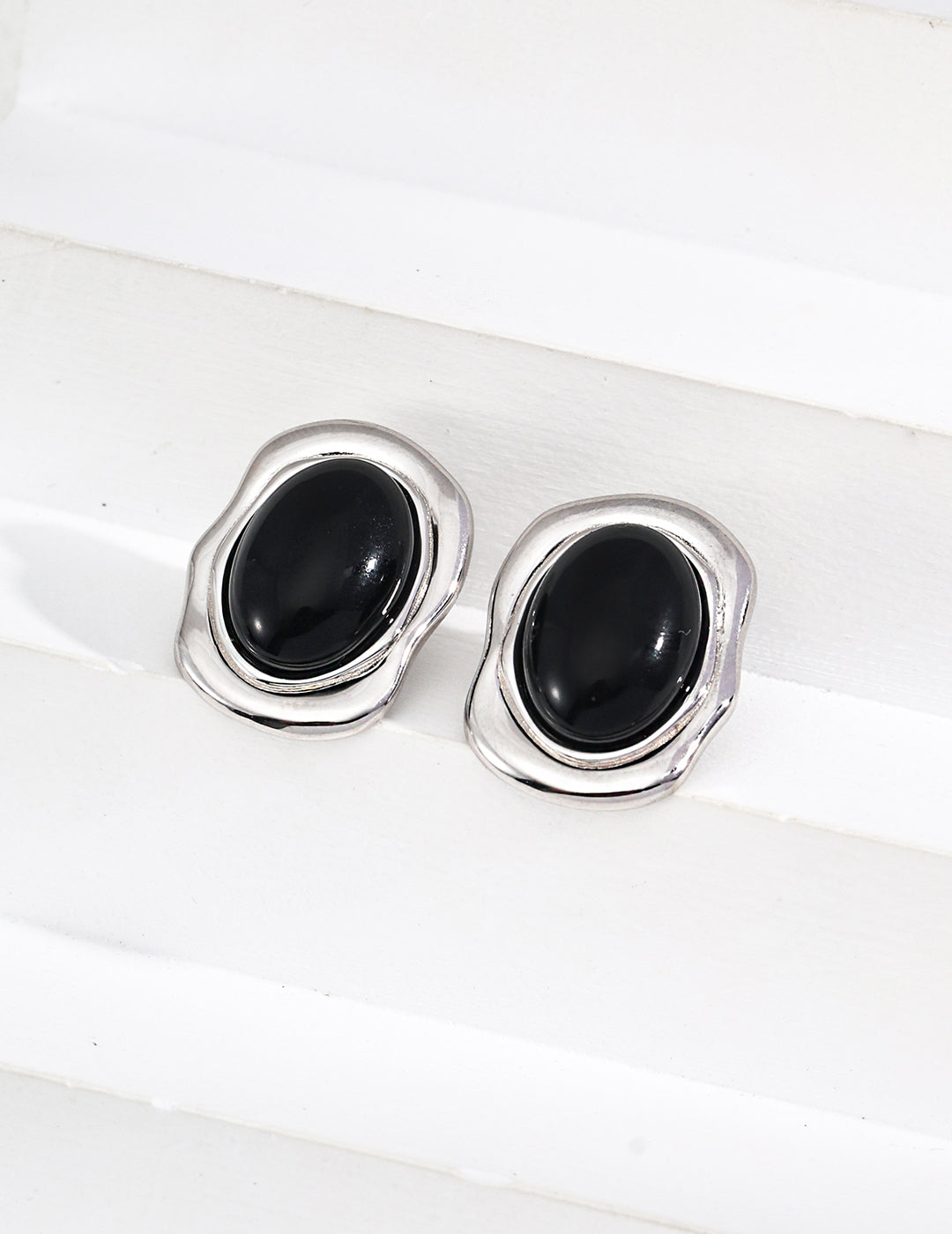 Black Onyx/Mother-Of-Pearl Earrings(E01243)