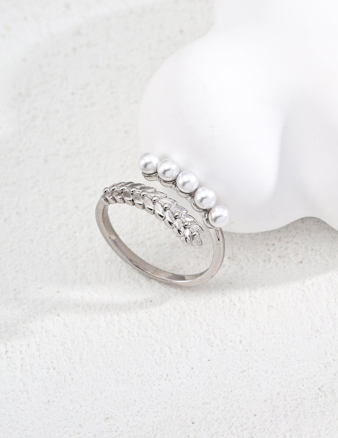 Designer Imitation Pearl Ring