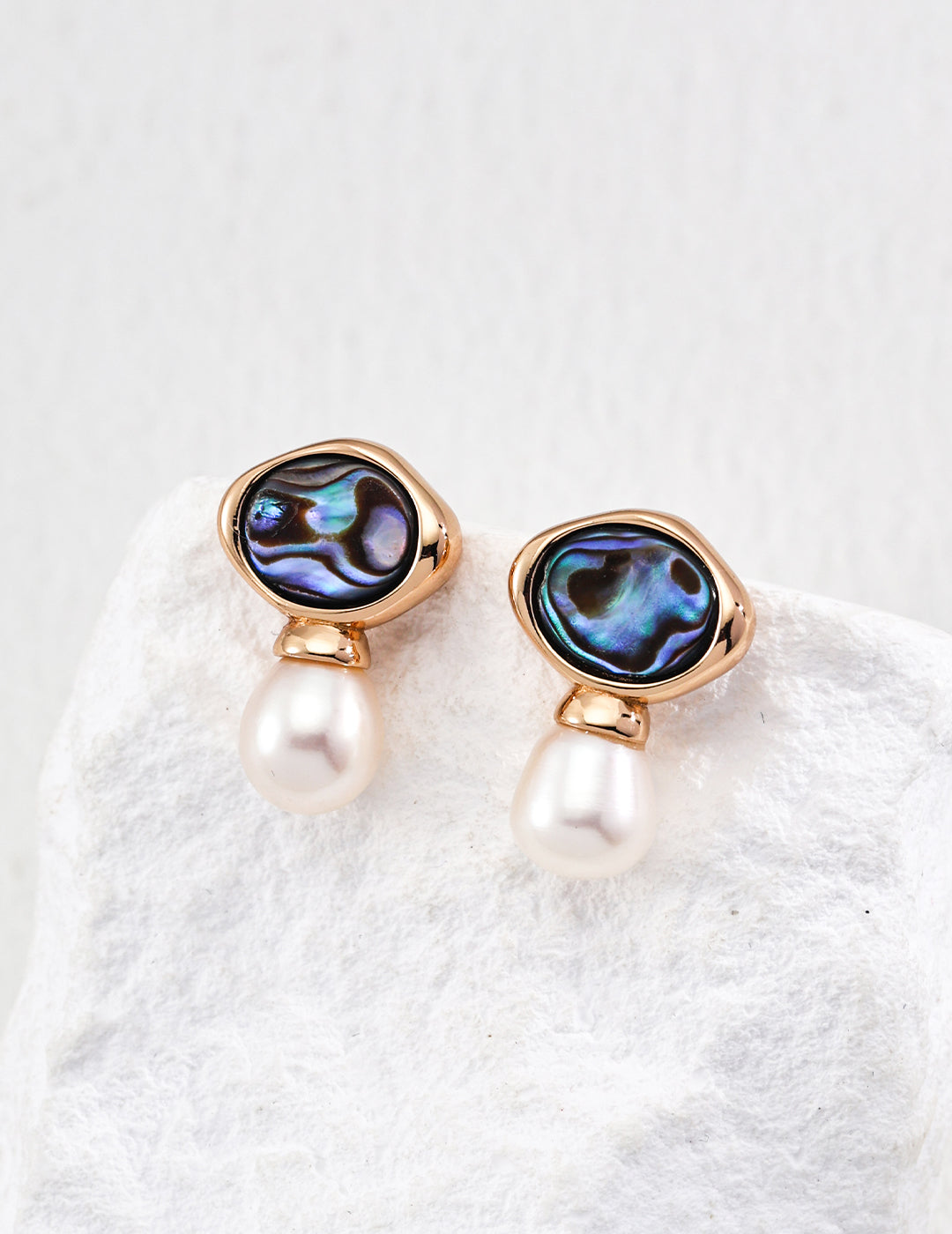 Simple Natural Pearl Scallop Earrings（E01273）