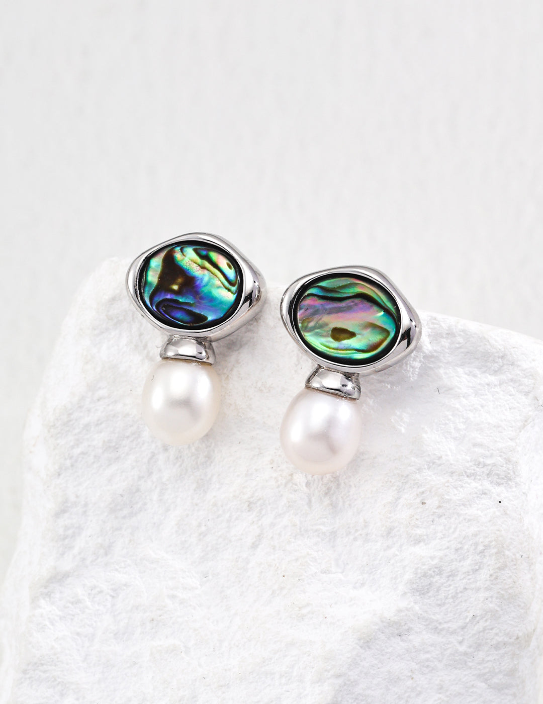 Simple Natural Pearl Scallop Earrings（E01273）